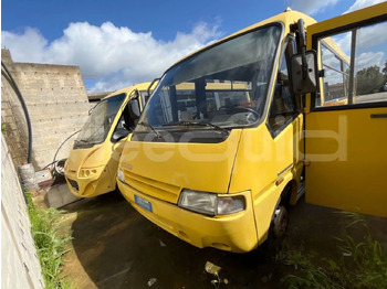 校車 IVECO