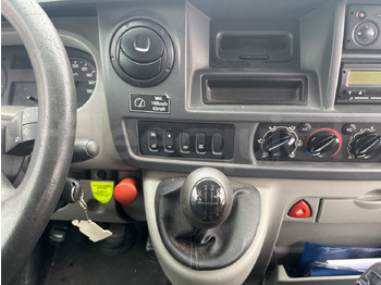 小型巴士, 小型客车 Nissan Interstar：图2