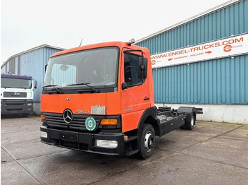 驾驶室底盘卡车 MERCEDES-BENZ Atego 823