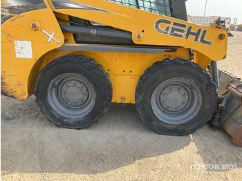 滑移装载机 Gehl R135：图5