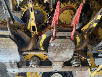 玉米收割装置 New Holland 490 FIE：图4