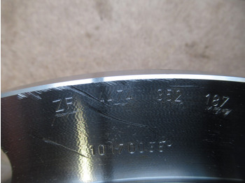 新的 轴及其零件 适用于 建筑机械 New Holland 47767399：图3