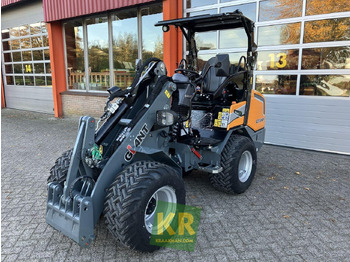 紧凑型装载机 GIANT