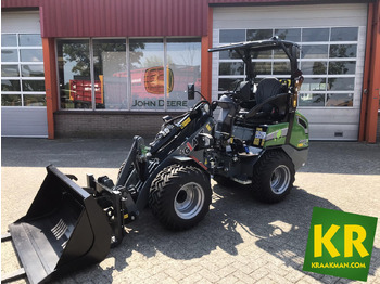 紧凑型装载机 GIANT