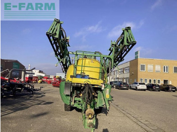 牵引式喷雾机 JOHN DEERE