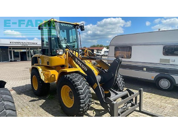 小型挖掘机 VOLVO L30