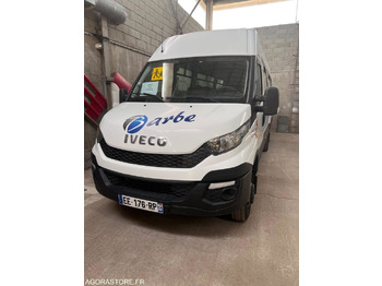 校車 IVECO Daily