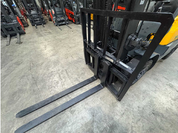 叉车 1992 SERVICE IN 415 HOURS TCM FG30N5 3,000KG GAS FORKLIFT FORKLIFT NISSAN ENGINE：图3