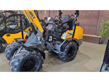 紧凑型装载机 GIANT