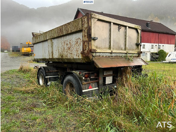 翻斗拖车