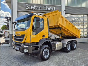 翻斗车 IVECO Trakker