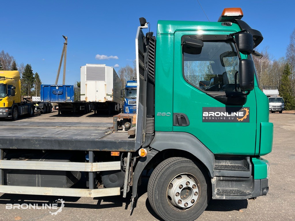 2010 VOLVO FL 260 Puksiir - 栏板式/ 平板卡车:图4 2010 VOLVO FL 260 Puksiir - 栏板式/ 平板卡车:图4