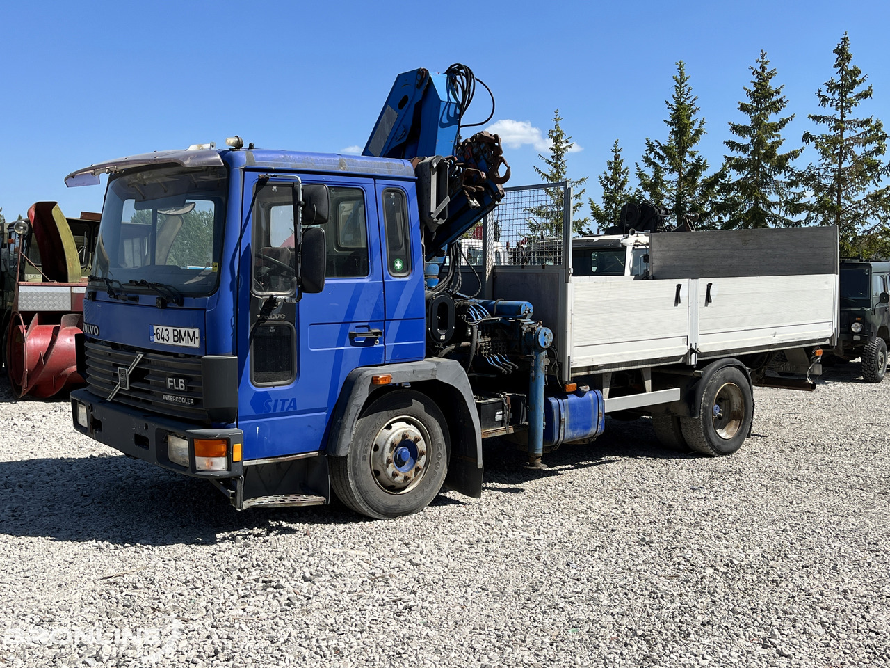 VOLVO FL611 + Palfinger PK 8200 - 栏板式/ 平板卡车, 起重车:图1 VOLVO FL611 + Palfinger PK 8200 - 栏板式/ 平板卡车, 起重车:图1