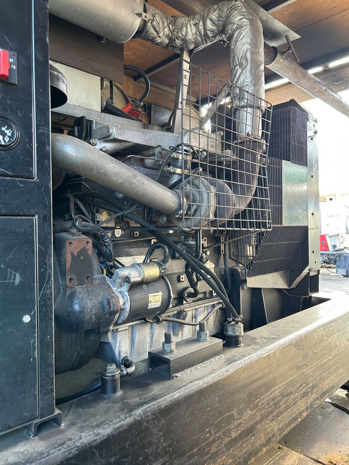 Mercedes-Benz MB 817 4x2 Dieselaggregat 6 Zylinder - 厢式卡车:图2 Mercedes-Benz MB 817 4x2 Dieselaggregat 6 Zylinder - 厢式卡车:图2