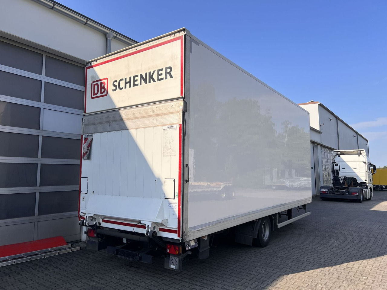 1 Achs Kofferanhänger, Ladebordwand - 封闭厢式拖车:图2 1 Achs Kofferanhänger, Ladebordwand - 封闭厢式拖车:图2