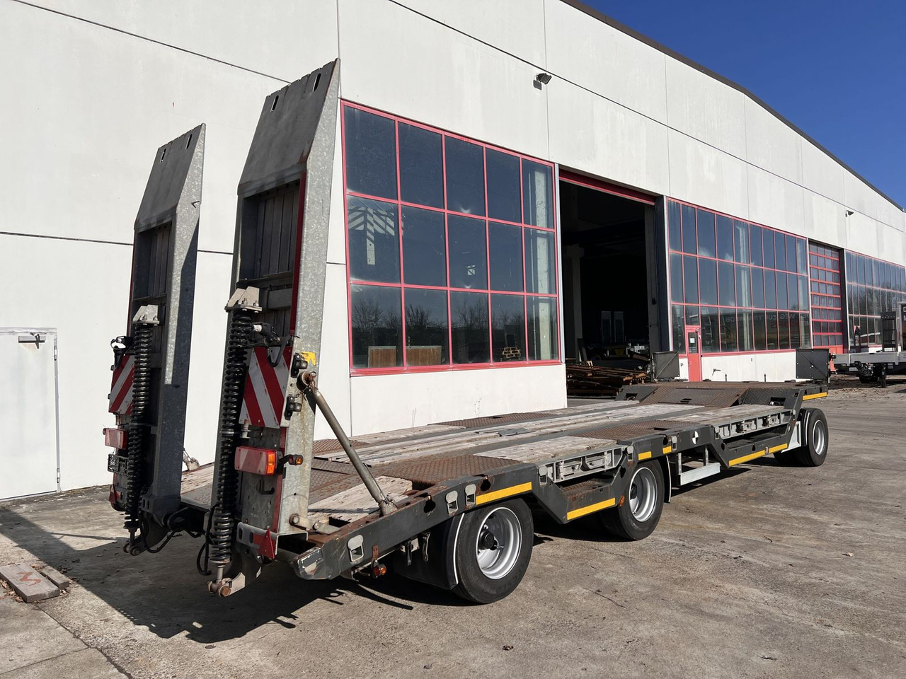 3 Achs Tiefladeranhänger Radmulden - 低装载拖车:图2 3 Achs Tiefladeranhänger Radmulden - 低装载拖车:图2