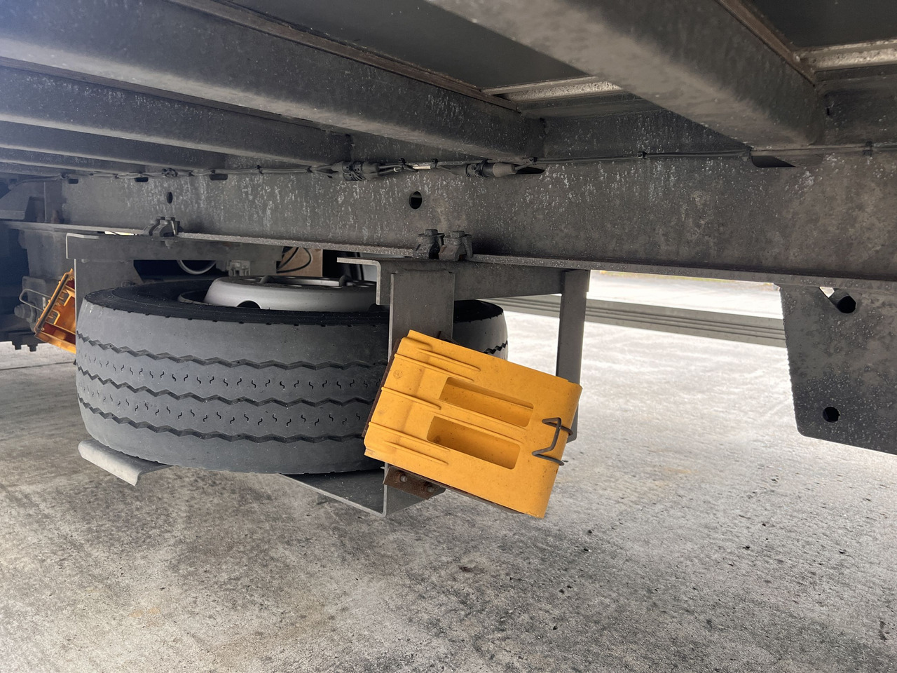 Ackermann Z-KA-F10.5/7,6 1 Achs Jumbo- Planenanhänger 10,5 t GG - 侧帘拖车:图4 Ackermann Z-KA-F10.5/7,6 1 Achs Jumbo- Planenanhänger 10,5 t GG - 侧帘拖车:图4