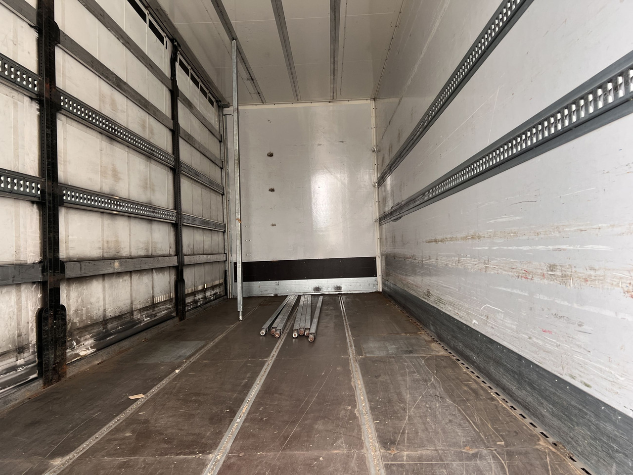 Ackermann Z-KA-F10.5/7,6 1 Achs Jumbo- Planenanhänger 10,5 t GG - 侧帘拖车:图2 Ackermann Z-KA-F10.5/7,6 1 Achs Jumbo- Planenanhänger 10,5 t GG - 侧帘拖车:图2