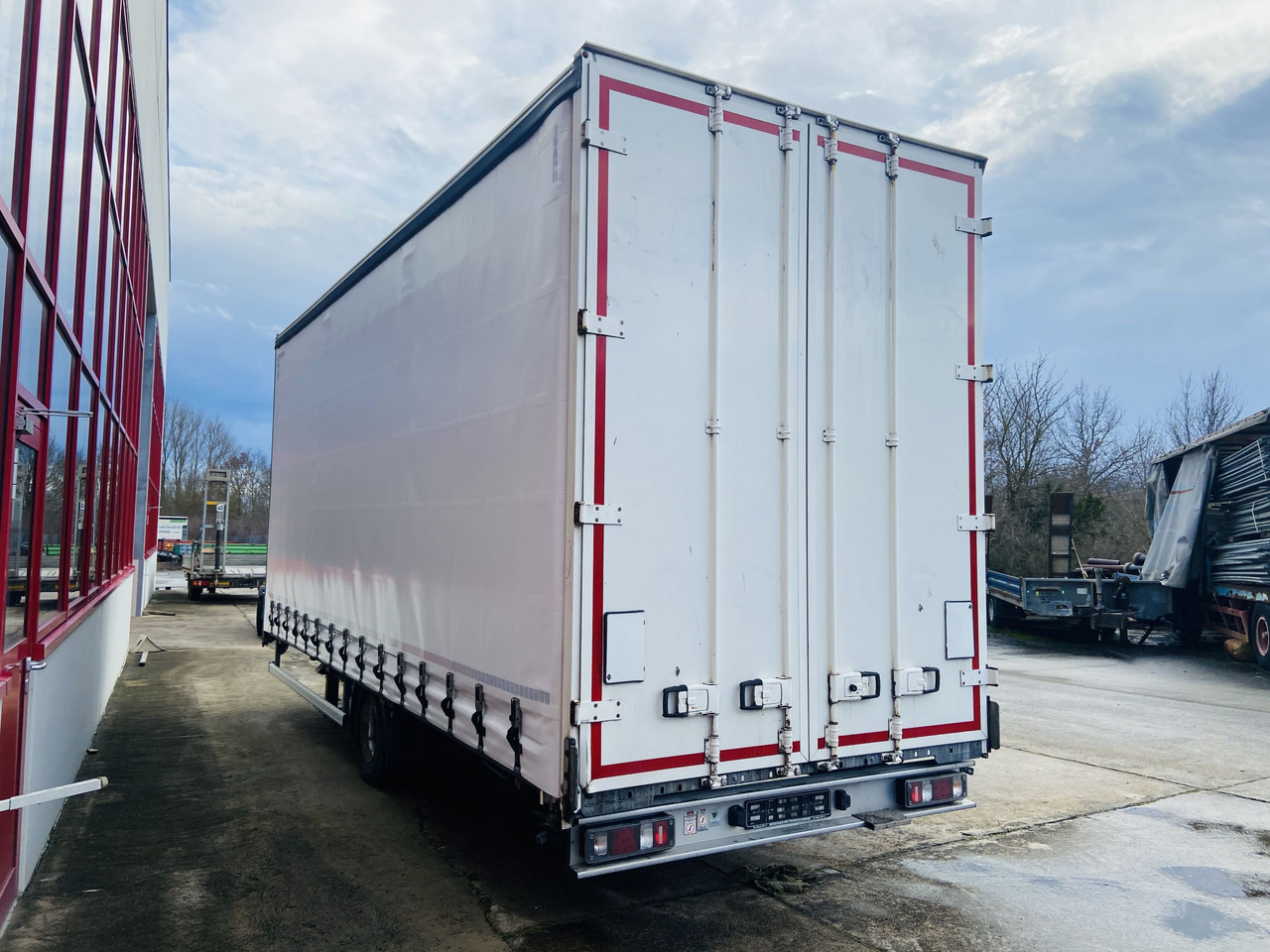 Ackermann Z-KA-F10.5/7,6 1 Achs Planenanhänger 10,5 t GG - 封闭厢式拖车:图4 Ackermann Z-KA-F10.5/7,6 1 Achs Planenanhänger 10,5 t GG - 封闭厢式拖车:图4