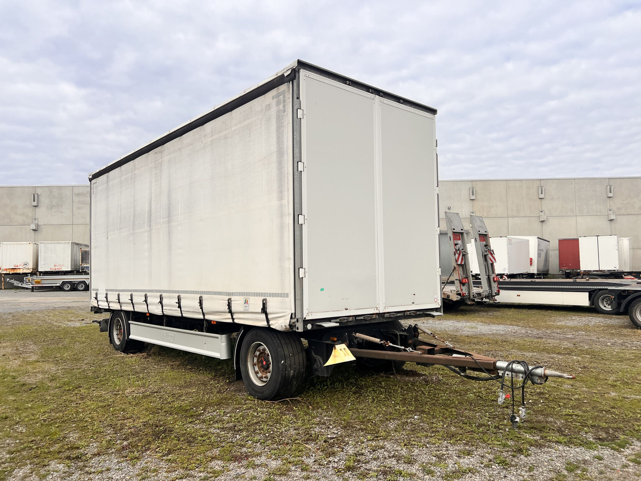 Fliegl ZPS180 2 Achs Jumbo- Planen, Mega, durchladbar - 侧帘拖车:图3 Fliegl ZPS180 2 Achs Jumbo- Planen, Mega, durchladbar - 侧帘拖车:图3