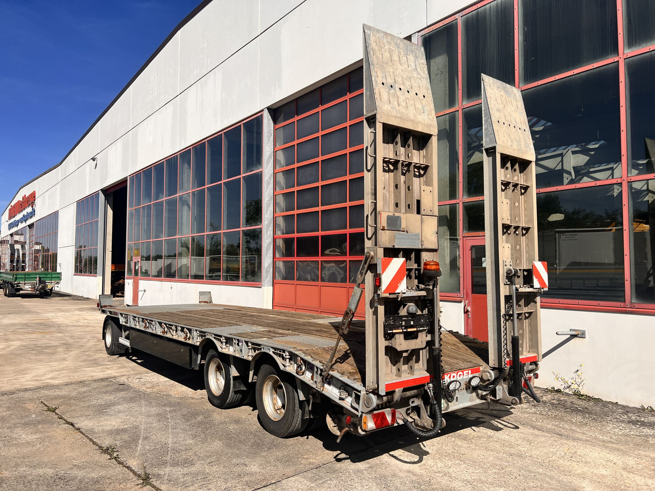 Kögel AT 30 3 Achs Tieflader 8,5 m - 低装载拖车:图4 Kögel AT 30 3 Achs Tieflader 8,5 m - 低装载拖车:图4