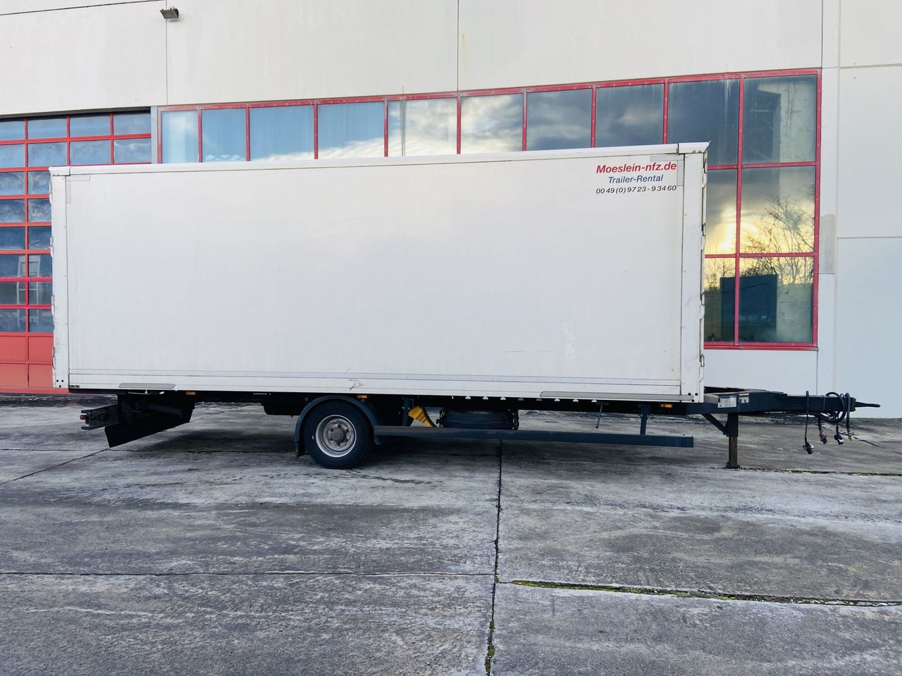 Möslein 1 Achs Kofferanhänger - 封闭厢式拖车:图1 Möslein 1 Achs Kofferanhänger - 封闭厢式拖车:图1