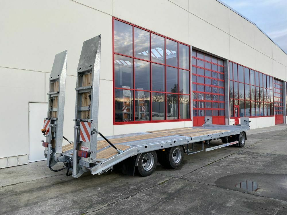 Möslein 3 Achs Tieflader mit gerader Ladefläche 8,10 m, - 低装载拖车:图3 Möslein 3 Achs Tieflader mit gerader Ladefläche 8,10 m, - 低装载拖车:图3