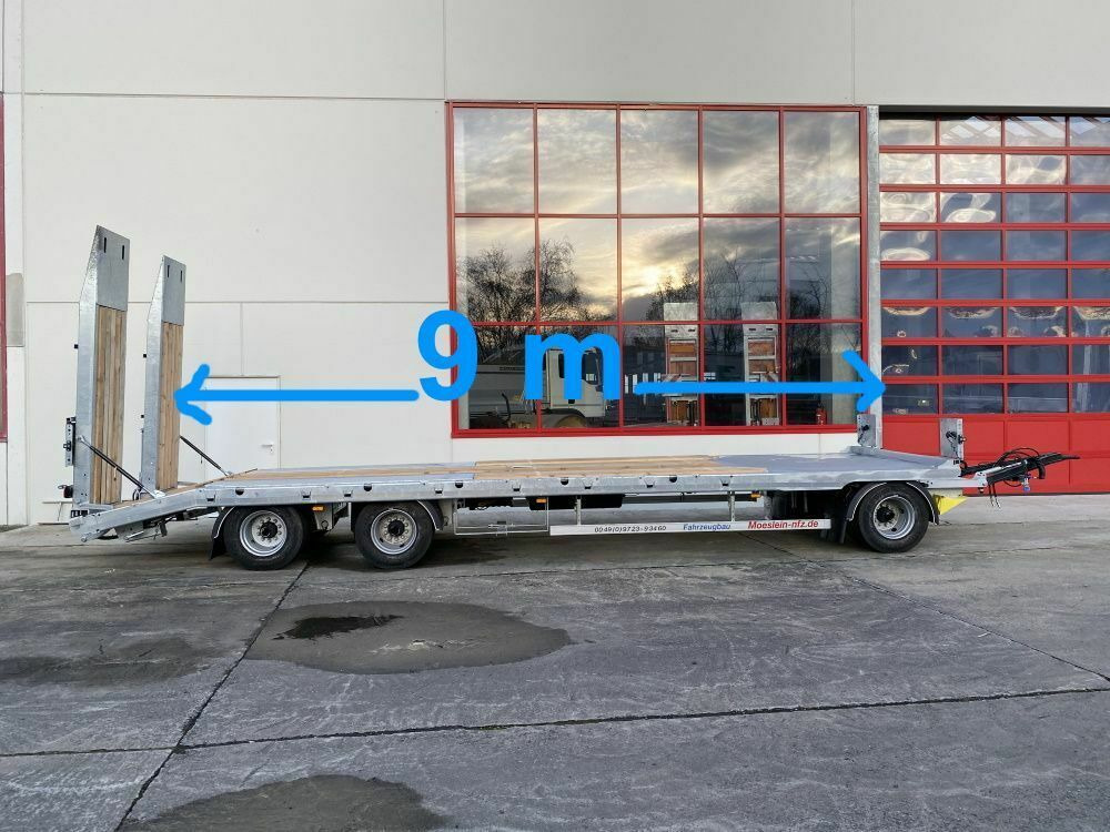 Möslein 3 Achs Tieflader mit gerader Ladefläche 9 m, Ne - 低装载拖车:图1 Möslein 3 Achs Tieflader mit gerader Ladefläche 9 m, Ne - 低装载拖车:图1