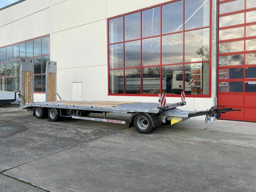 Möslein 3 Achs Tieflader mit gerader Ladefläche 9 m, Ne - 低装载拖车:图4 Möslein 3 Achs Tieflader mit gerader Ladefläche 9 m, Ne - 低装载拖车:图4