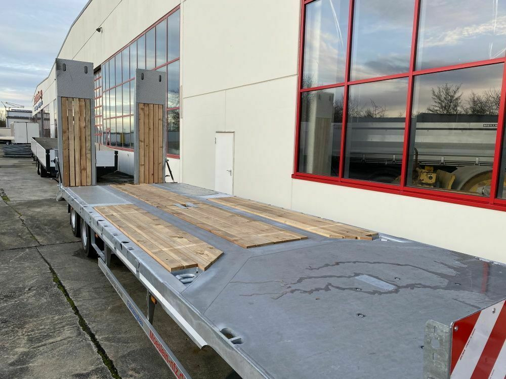 Möslein 3 Achs Tieflader mit gerader Ladefläche 9 m, Ne - 低装载拖车:图2 Möslein 3 Achs Tieflader mit gerader Ladefläche 9 m, Ne - 低装载拖车:图2