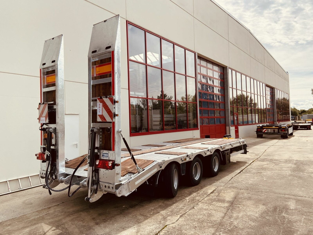 Möslein 31 t Tridem- Tieflader 3 Achs, 8 m LadeflächeNe - 低装载拖车:图5 Möslein 31 t Tridem- Tieflader 3 Achs, 8 m LadeflächeNe - 低装载拖车:图5