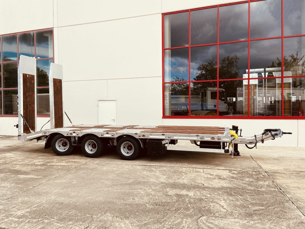 Möslein 31 t Tridem- Tieflader 3 Achs, 8 m LadeflächeNe - 低装载拖车:图4 Möslein 31 t Tridem- Tieflader 3 Achs, 8 m LadeflächeNe - 低装载拖车:图4