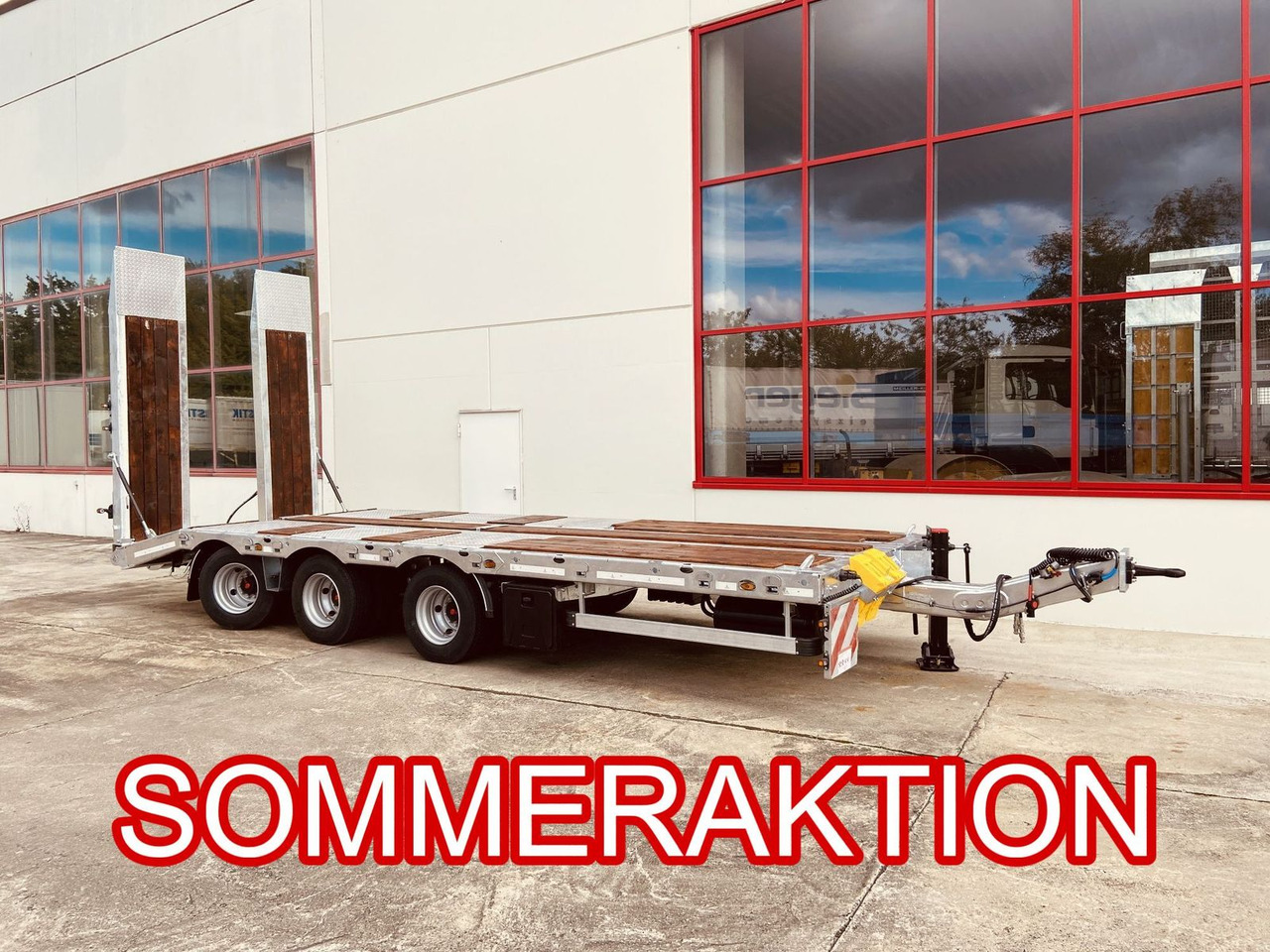 Möslein 31 t Tridem- Tieflader 3 Achs, 8 m LadeflächeNe - 低装载拖车:图1 Möslein 31 t Tridem- Tieflader 3 Achs, 8 m LadeflächeNe - 低装载拖车:图1