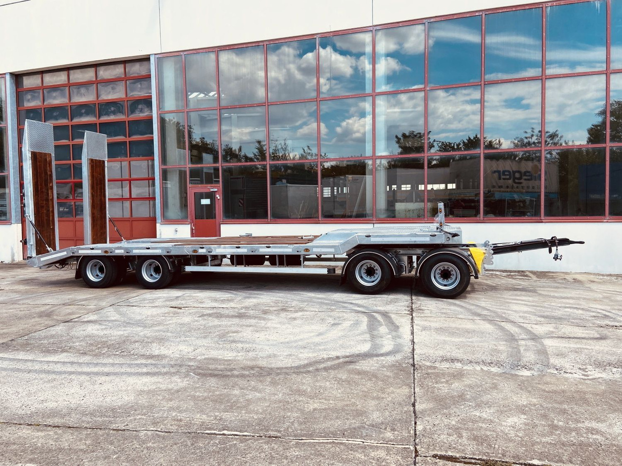 Möslein 4 Achs Tieflader- Anhänger, Neufahrzeug - 低装载拖车:图2 Möslein 4 Achs Tieflader- Anhänger, Neufahrzeug - 低装载拖车:图2