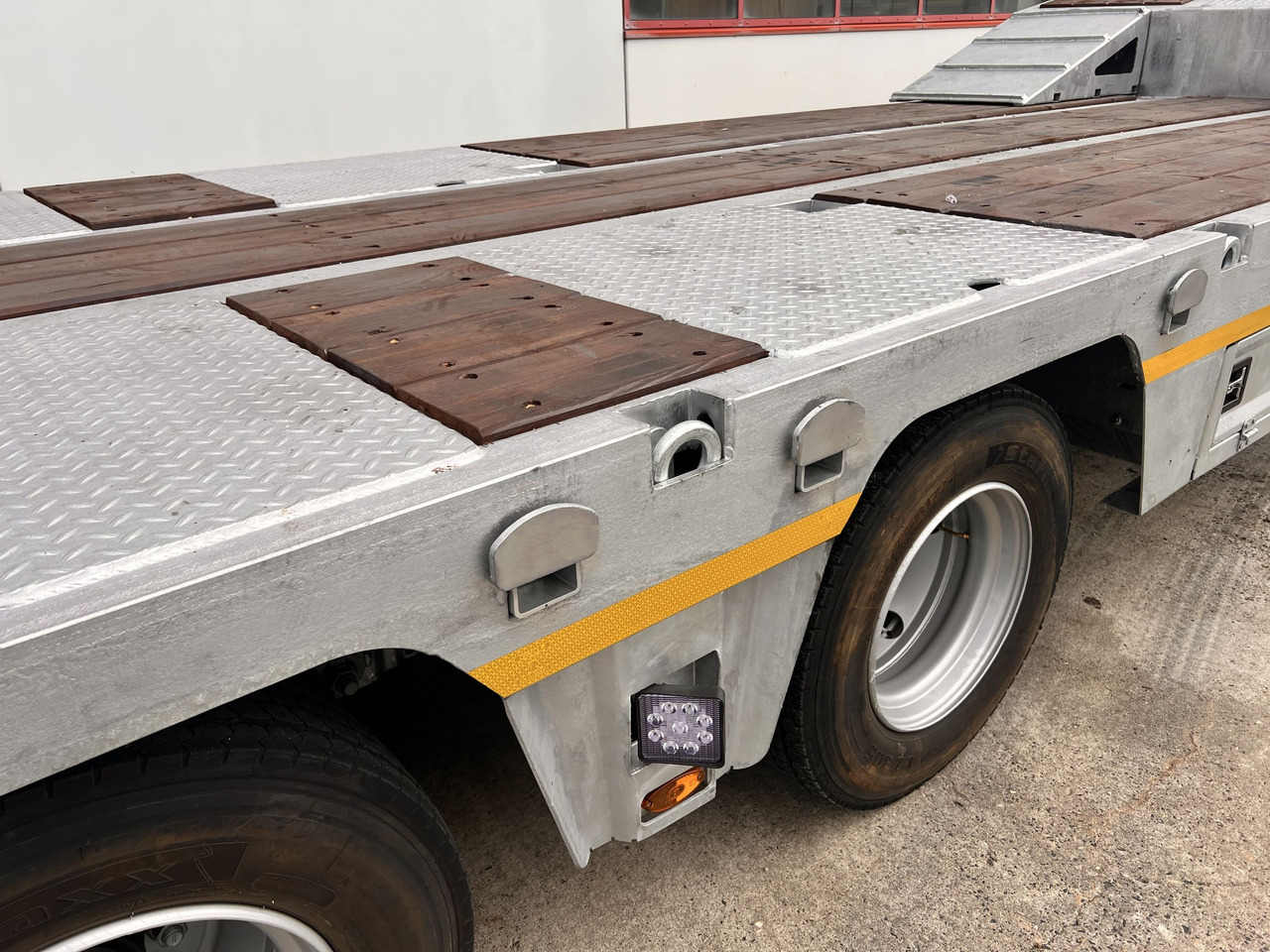 Möslein ST 3 3 Achs Satteltieflader neu - 低装载半拖车:图2 Möslein ST 3 3 Achs Satteltieflader neu - 低装载半拖车:图2