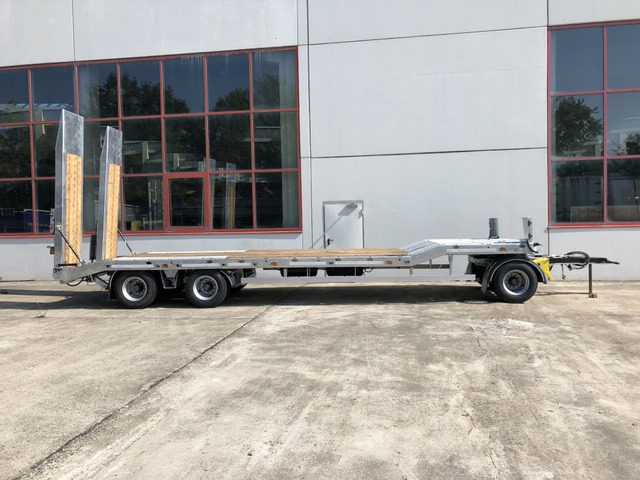 Möslein T 3-6,60 VB 1 3 Achs Tieflader- Anhänger, Luftgefedert, Verbreiterung - 低装载拖车:图2 Möslein T 3-6,60 VB 1 3 Achs Tieflader- Anhänger, Luftgefedert, Verbreiterung - 低装载拖车:图2