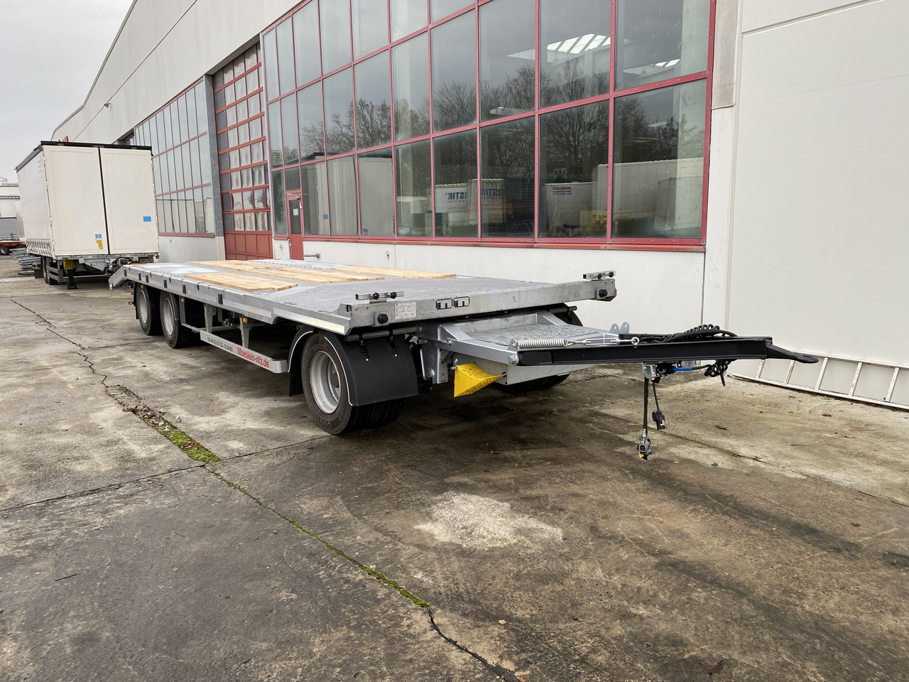 Möslein T 3-8,20 P OR 3 Achs Tieflader gerader Ladefläche 8,10 m,Neufahrzeug - 低装载拖车:图4 Möslein T 3-8,20 P OR 3 Achs Tieflader gerader Ladefläche 8,10 m,Neufahrzeug - 低装载拖车:图4