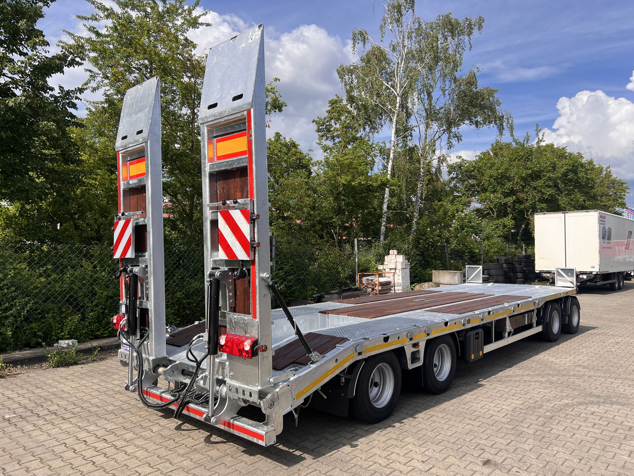 Möslein T4 VB H1 gerade neuer 4 Achs Tieflader gerade hydraulischen Rampen - 低装载拖车:图5 Möslein T4 VB H1 gerade neuer 4 Achs Tieflader gerade hydraulischen Rampen - 低装载拖车:图5