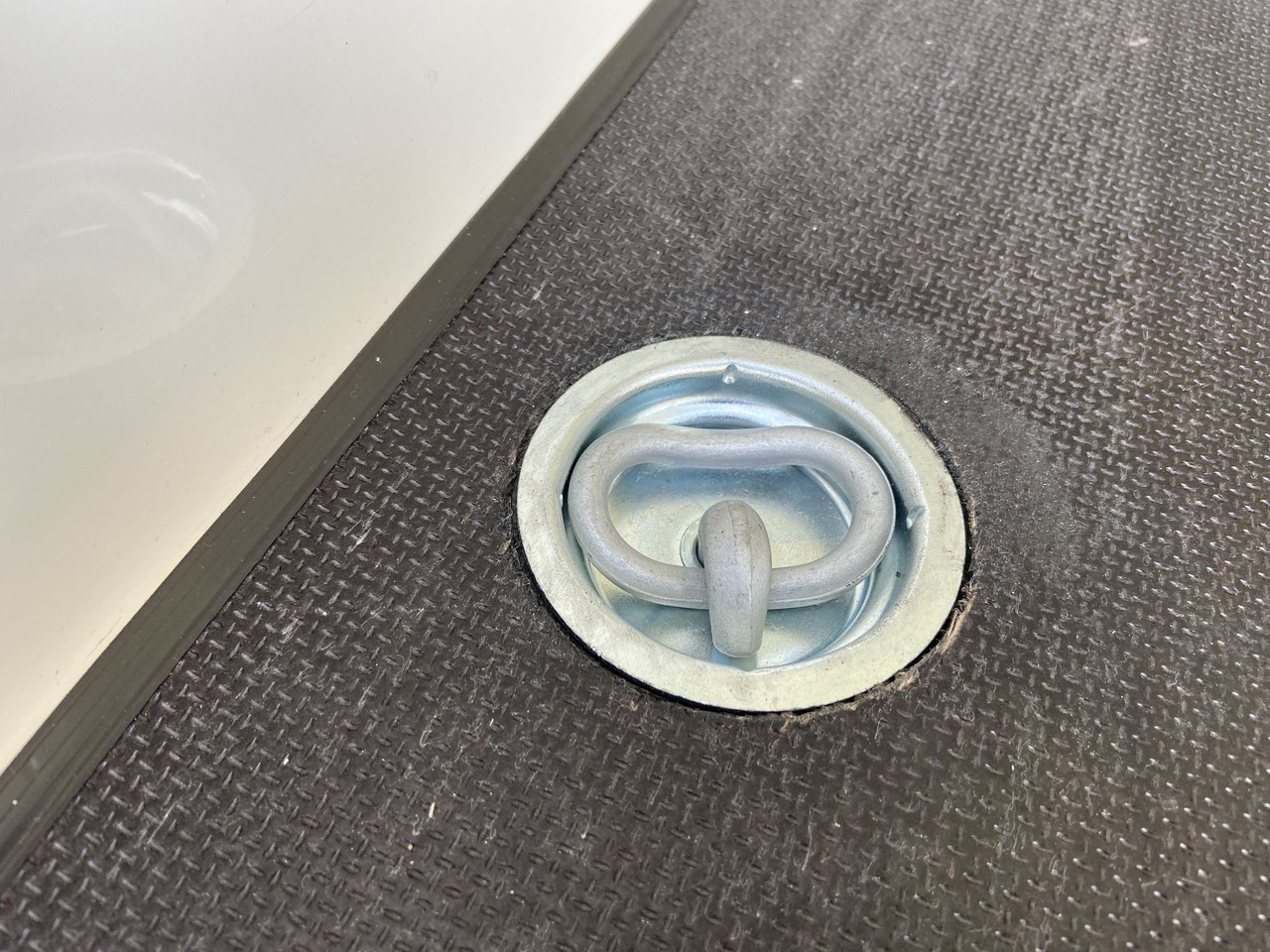 Möslein TKO 105 D 6m weiß Tandem- Koffer, Durchladbar, -- Neufahrzeug -- - 封闭厢式拖车:图5 Möslein TKO 105 D 6m weiß Tandem- Koffer, Durchladbar, -- Neufahrzeug -- - 封闭厢式拖车:图5