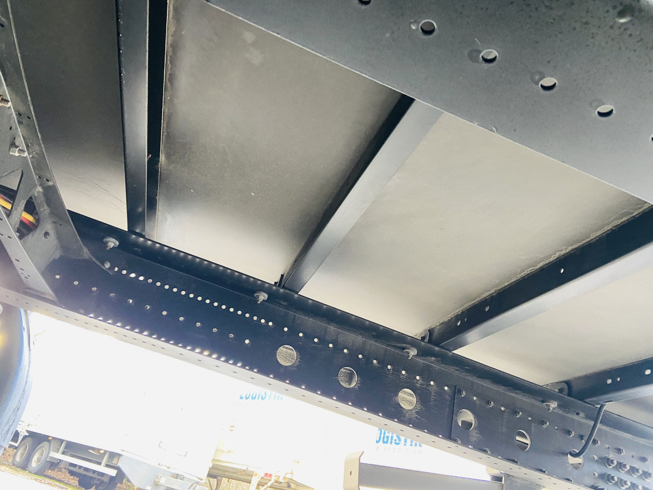 Möslein TKO 105 D 7m weiß Tandem- Koffer, Durchladbar, Neuwertig - 封闭厢式拖车:图2 Möslein TKO 105 D 7m weiß Tandem- Koffer, Durchladbar, Neuwertig - 封闭厢式拖车:图2