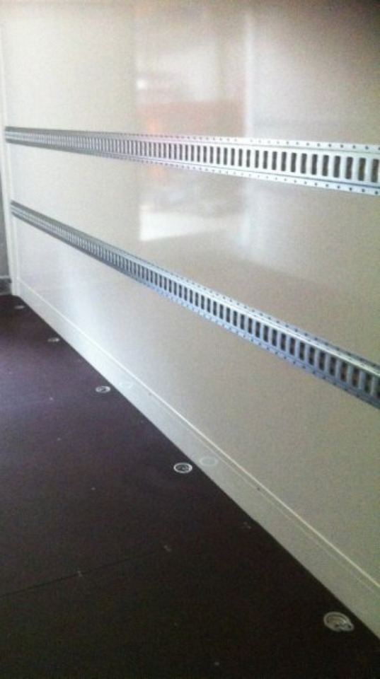 Möslein TKO 105 Tandem- Koffer- Anhänger-- Neufahrzeug -- - 封闭厢式拖车:图5 Möslein TKO 105 Tandem- Koffer- Anhänger-- Neufahrzeug -- - 封闭厢式拖车:图5