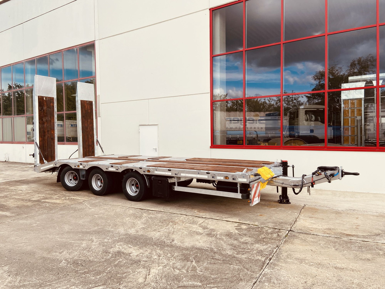 Möslein TT 31 31 t GG Tridem- Tieflader 3 Achs, gelenktNeufahrzeug - 低装载拖车:图4 Möslein TT 31 31 t GG Tridem- Tieflader 3 Achs, gelenktNeufahrzeug - 低装载拖车:图4