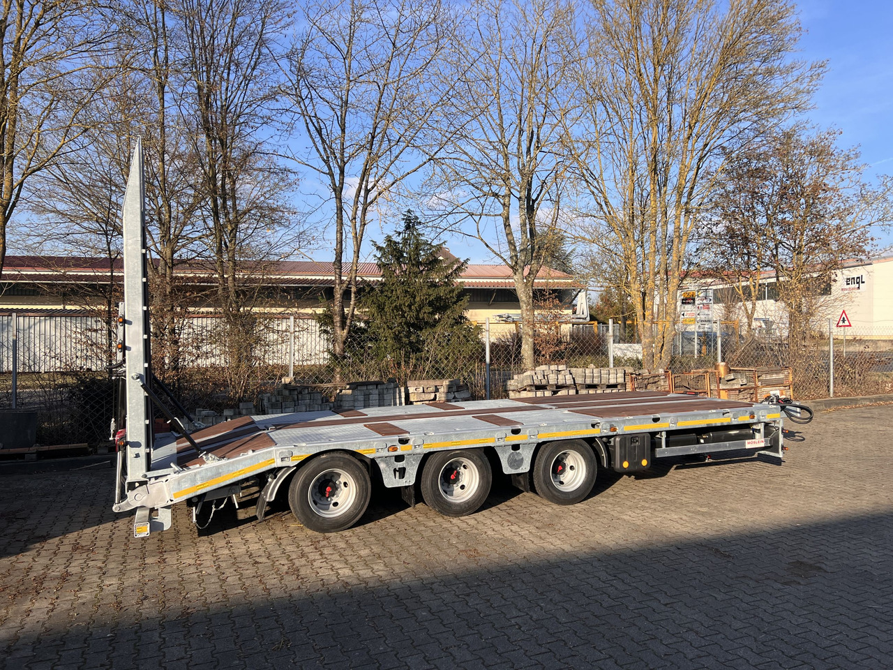 Möslein TT 34 Zugrohr Gerade 34 t GG Tridem- Tieflader 3 Achs, gelenktNeufahrzeug - 低装载拖车:图4 Möslein TT 34 Zugrohr Gerade 34 t GG Tridem- Tieflader 3 Achs, gelenktNeufahrzeug - 低装载拖车:图4