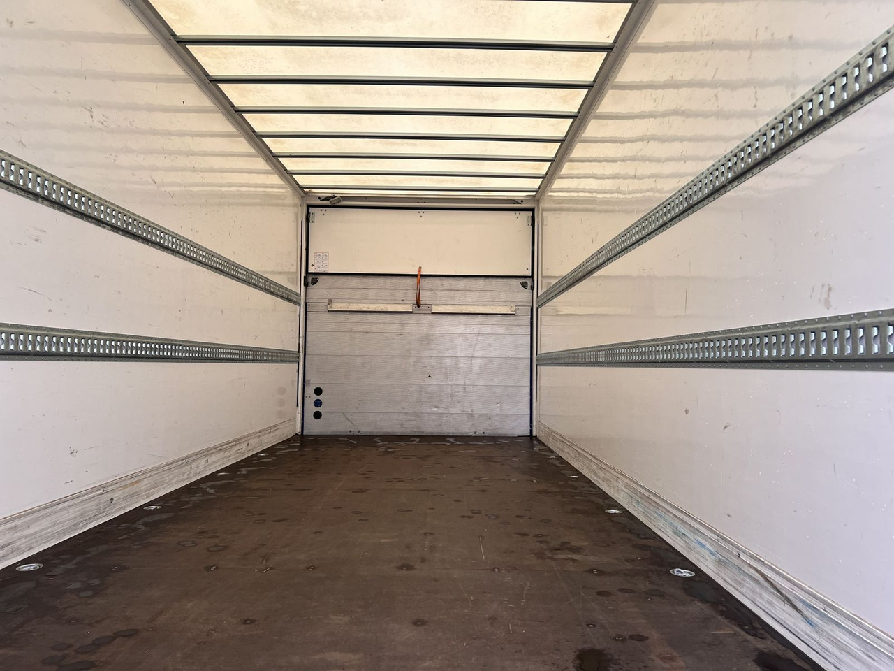 Möslein Tandem Koffer, Ladebordwand + Durchladbar, Weni - 封闭厢式拖车:图5 Möslein Tandem Koffer, Ladebordwand + Durchladbar, Weni - 封闭厢式拖车:图5