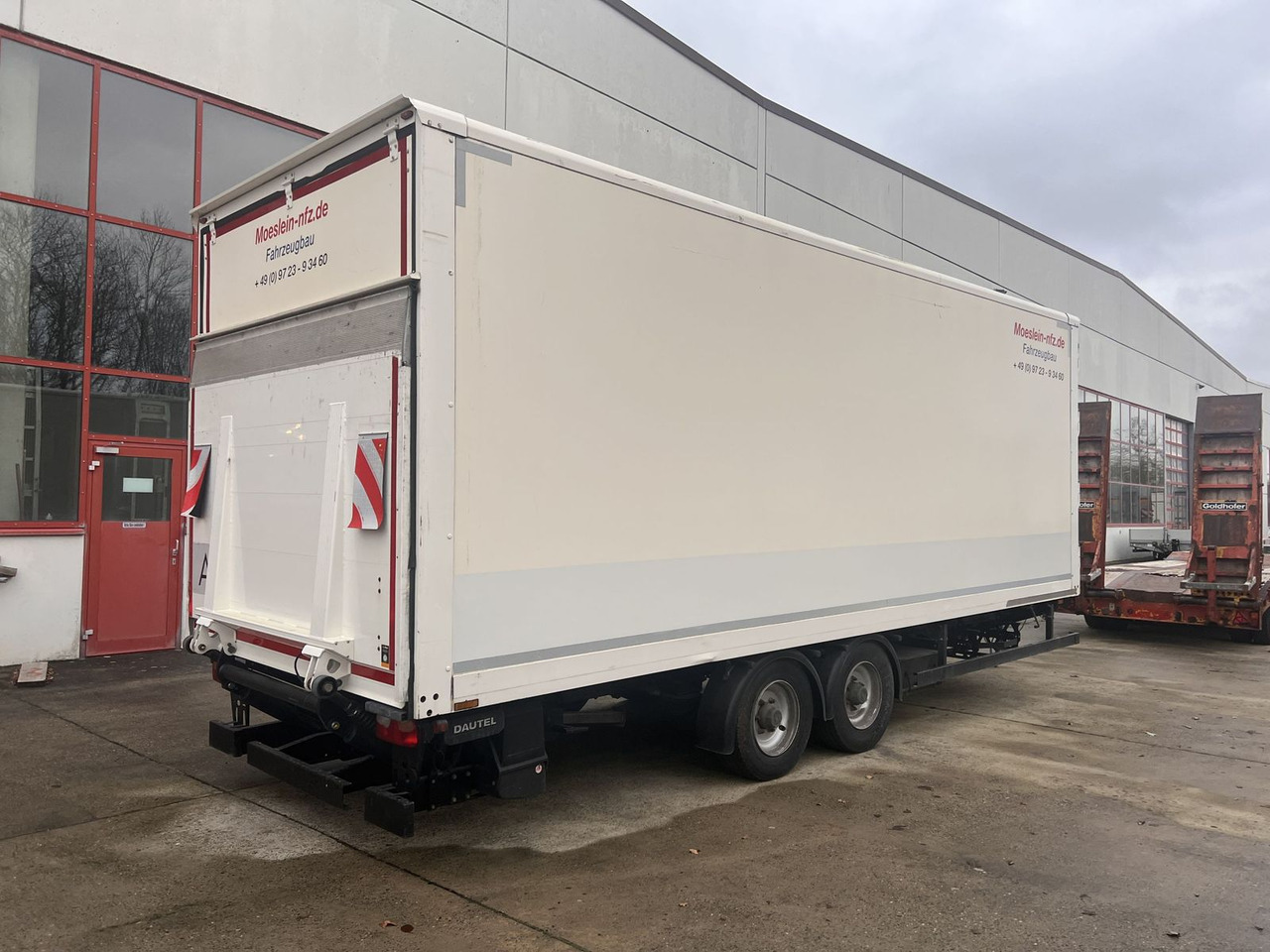 Möslein Tandem Koffer mit Ladebordwand 1,5 t + Durchlad - 封闭厢式拖车:图1 Möslein Tandem Koffer mit Ladebordwand 1,5 t + Durchlad - 封闭厢式拖车:图1