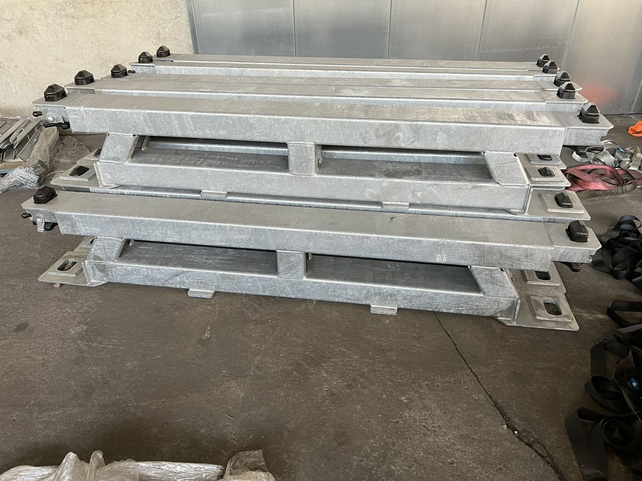 Müller Mitteltal Ausgleichsbock für Satteltieflader incl. Conatinerverschlüssen - 低装载半拖车:图2 Müller Mitteltal Ausgleichsbock für Satteltieflader incl. Conatinerverschlüssen - 低装载半拖车:图2