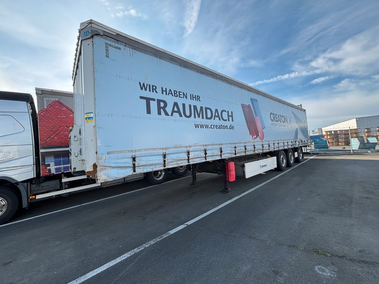 侧帘半拖车 Krone SD Plane Mitnahmestapler Nachlaufachse:图1