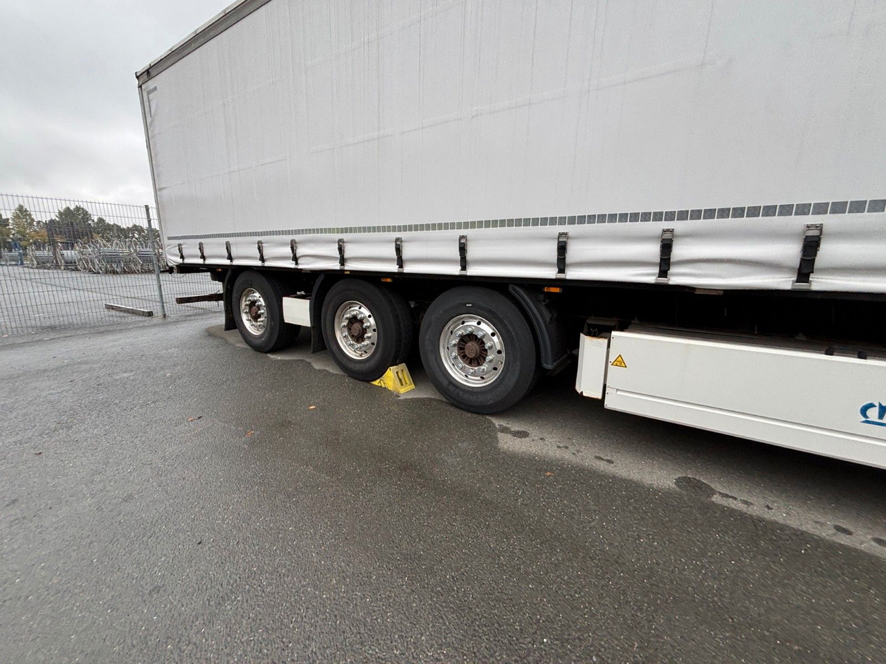 Krone SD Plane Mitnahmestapler Nachlaufachse - 侧帘半拖车:图3 Krone SD Plane Mitnahmestapler Nachlaufachse - 侧帘半拖车:图3