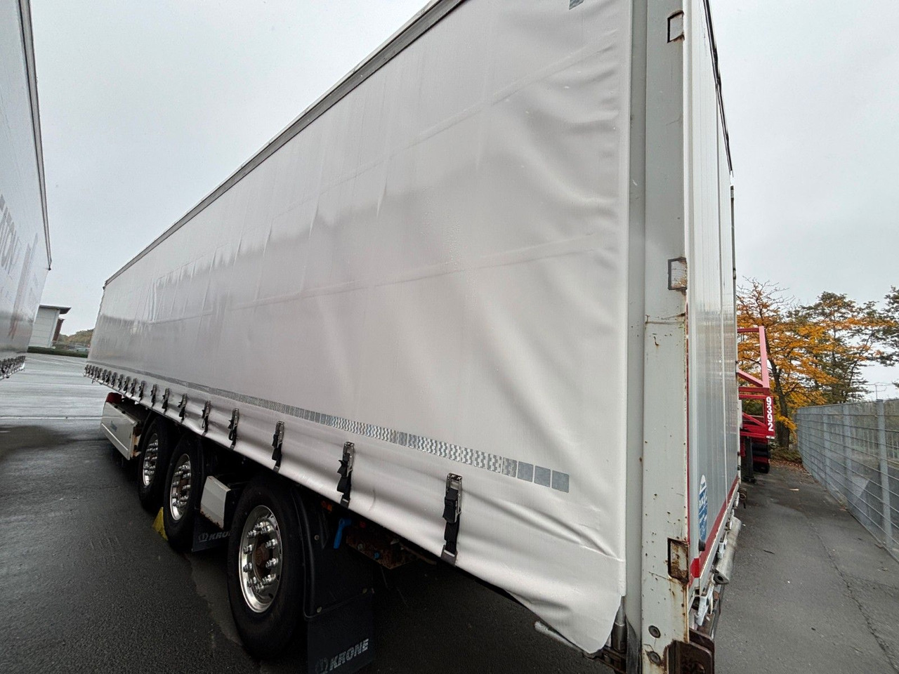 Krone SD Plane Mitnahmestapler Nachlaufachse - 侧帘半拖车:图2 Krone SD Plane Mitnahmestapler Nachlaufachse - 侧帘半拖车:图2