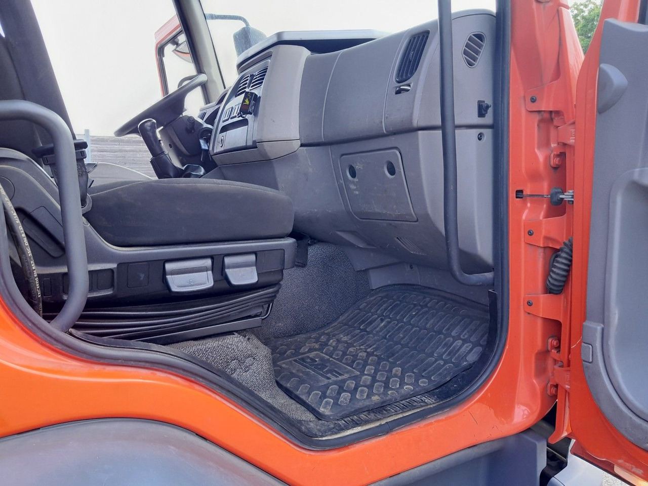 DAF FA LF 320 19t Fassi Kran - 栏板式/ 平板卡车, 起重车:图5 DAF FA LF 320 19t Fassi Kran - 栏板式/ 平板卡车, 起重车:图5
